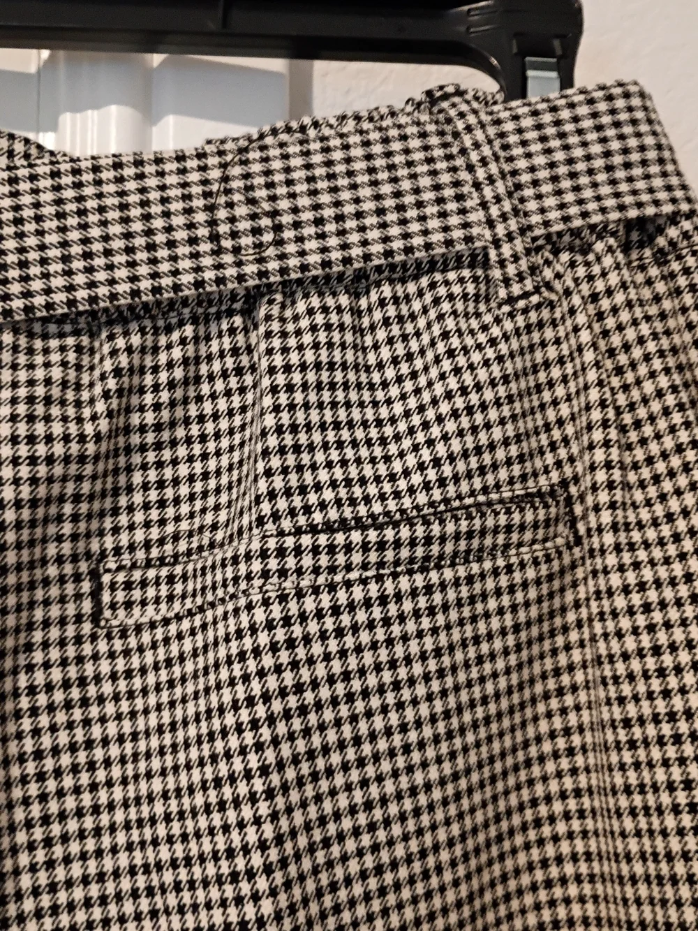 NWT CBy one slim leg Ankle Paperbag Checked Pants in Black & Cream Size med
